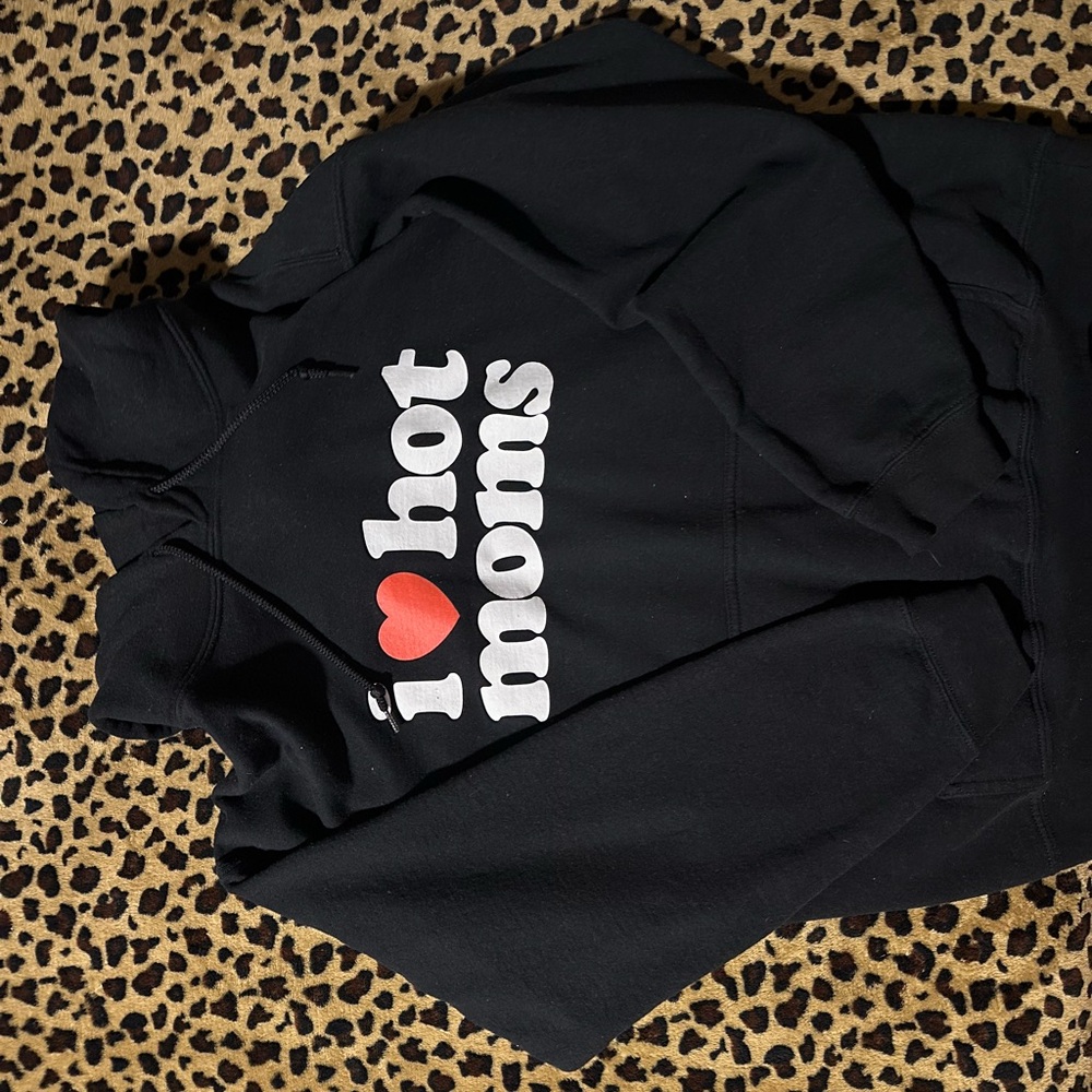 I love hot moms hoodie
